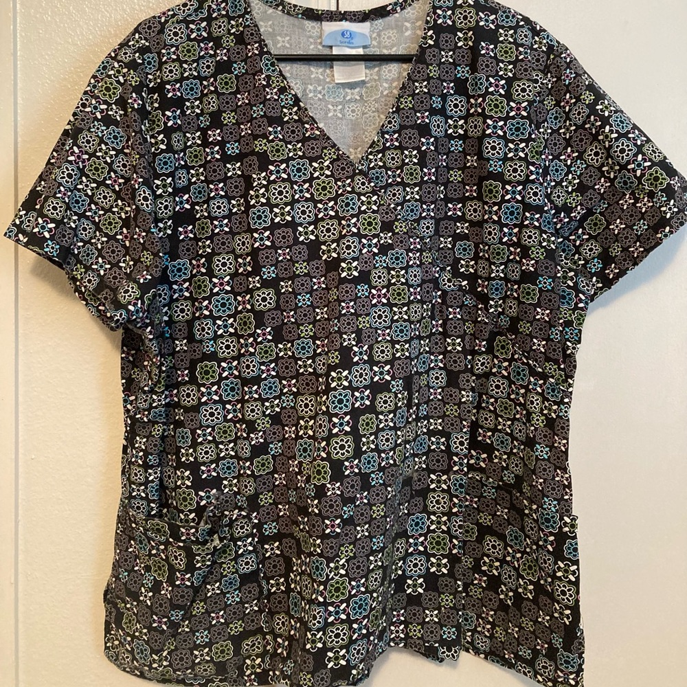 Scubs brand, dark colored blouse with large pockets ~ great for work or play!